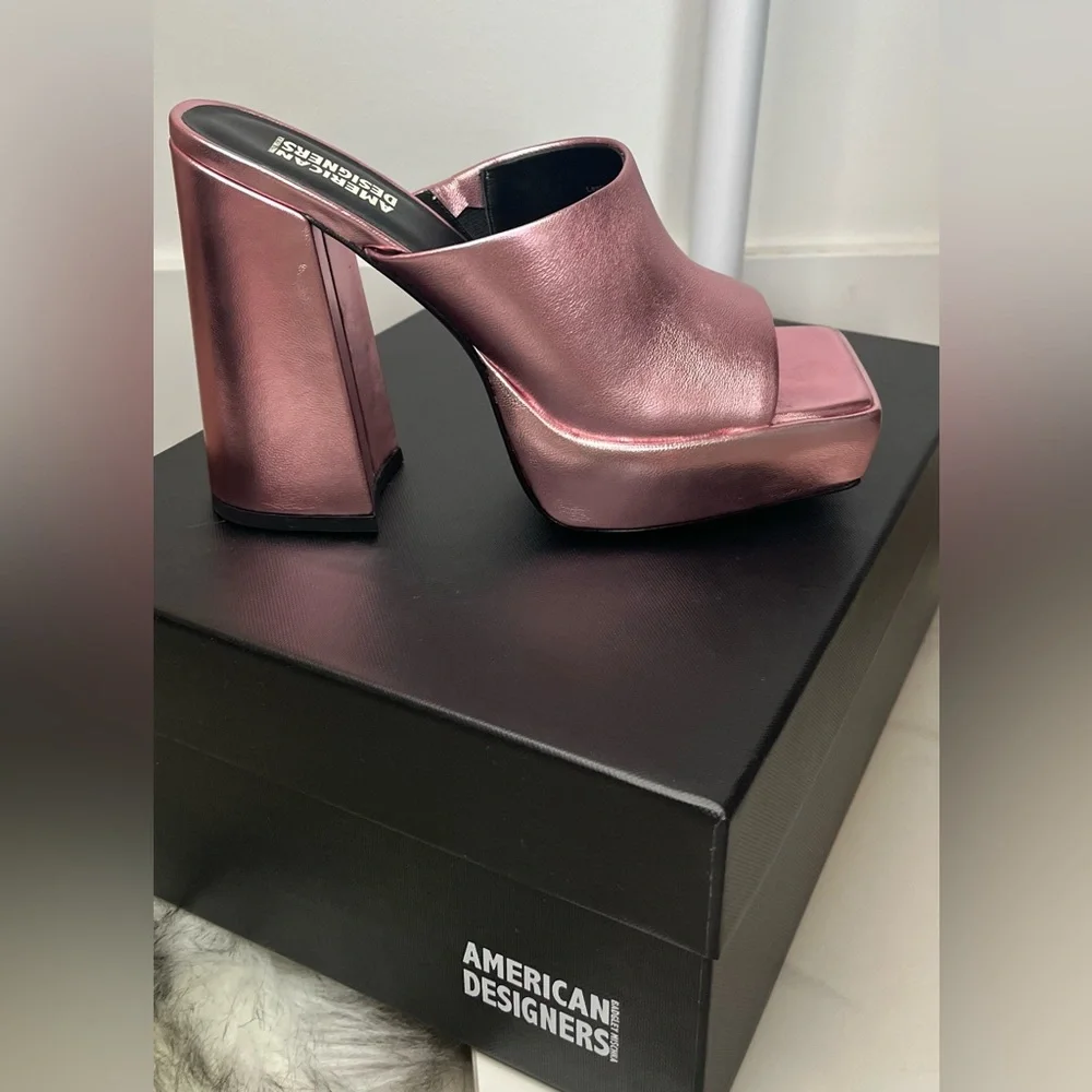 American Designers NIB Metallic Pink Lofty Platform Block Heel Slide Sandals